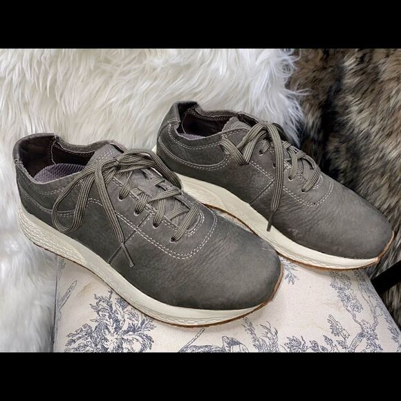 L.L. BEAN WOMAN'S Size 7.5M suede Shoes - Picture 1 of 11